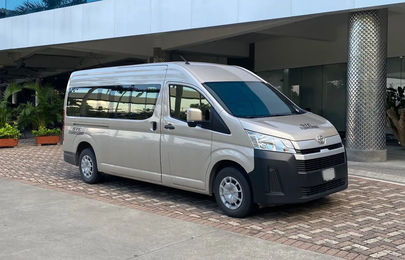 Executive Minivan – Toyota Hiace, seats up to 8 passengers with luggage or 10 without