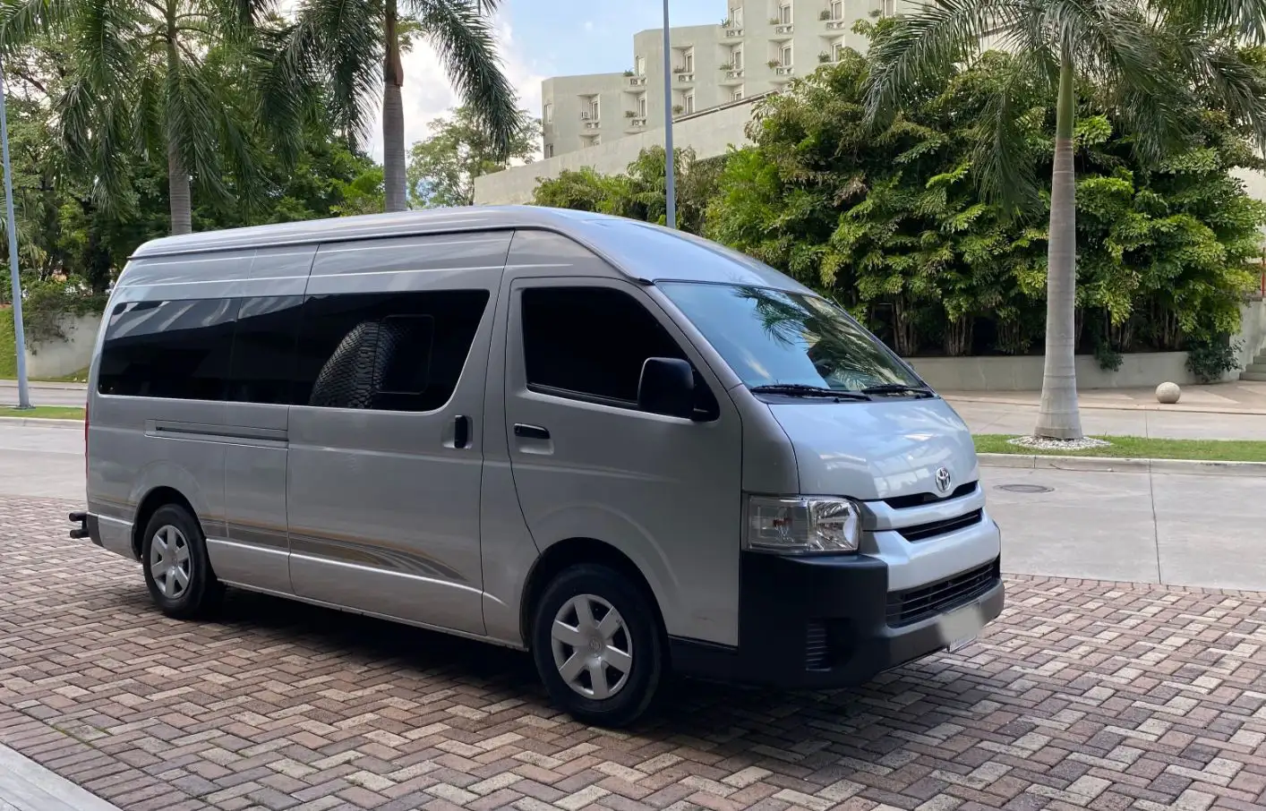 Minivan – Toyota Hiace, seats up to 10 passengers for group travel